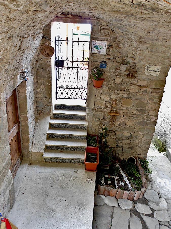 Il Nido Magico Incanto E Magia Nel Borgo Antico Calice al Cornoviglio Exterior photo